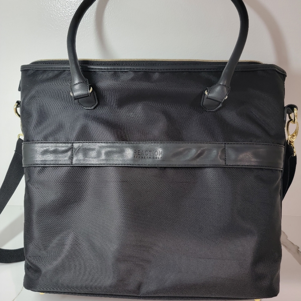 Kenneth Cole Reaction Chelsea Messenger Bag - Picture 8 of 9